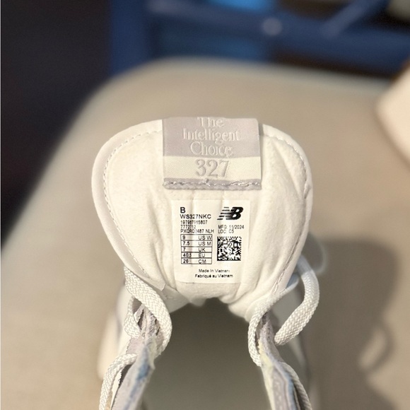 New Balance 327 Womens Grey & White - Picture 9 of 12